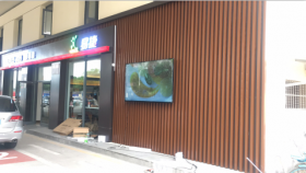 戶外廣告機(jī)—石化加油站86寸單機(jī)版半戶外壁掛廣告機(jī)