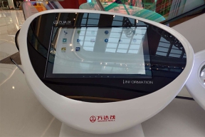 定制廣告機(jī)-上海萬達(dá)廣場(chǎng)休息區(qū)