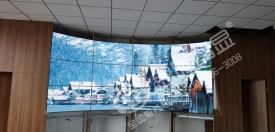 20-06-06曲面拼接屏-江西上饒吉利新能源商用車(chē)公司49寸8mm34曲面拼接